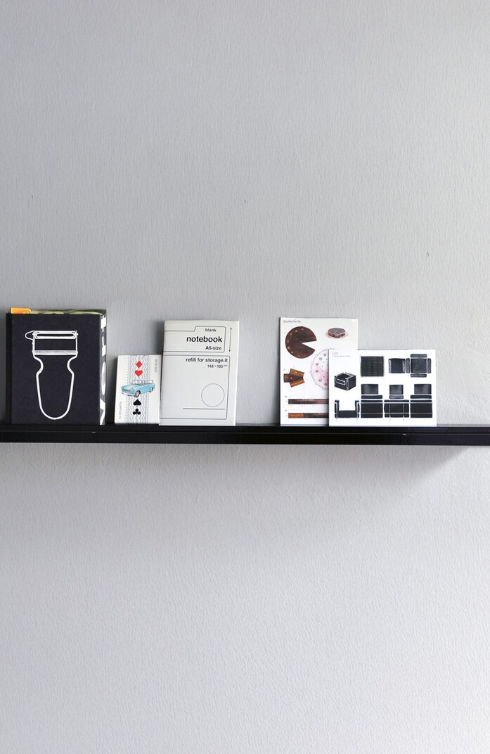 Kolor z shelf silm regal black portrait 1313x2020