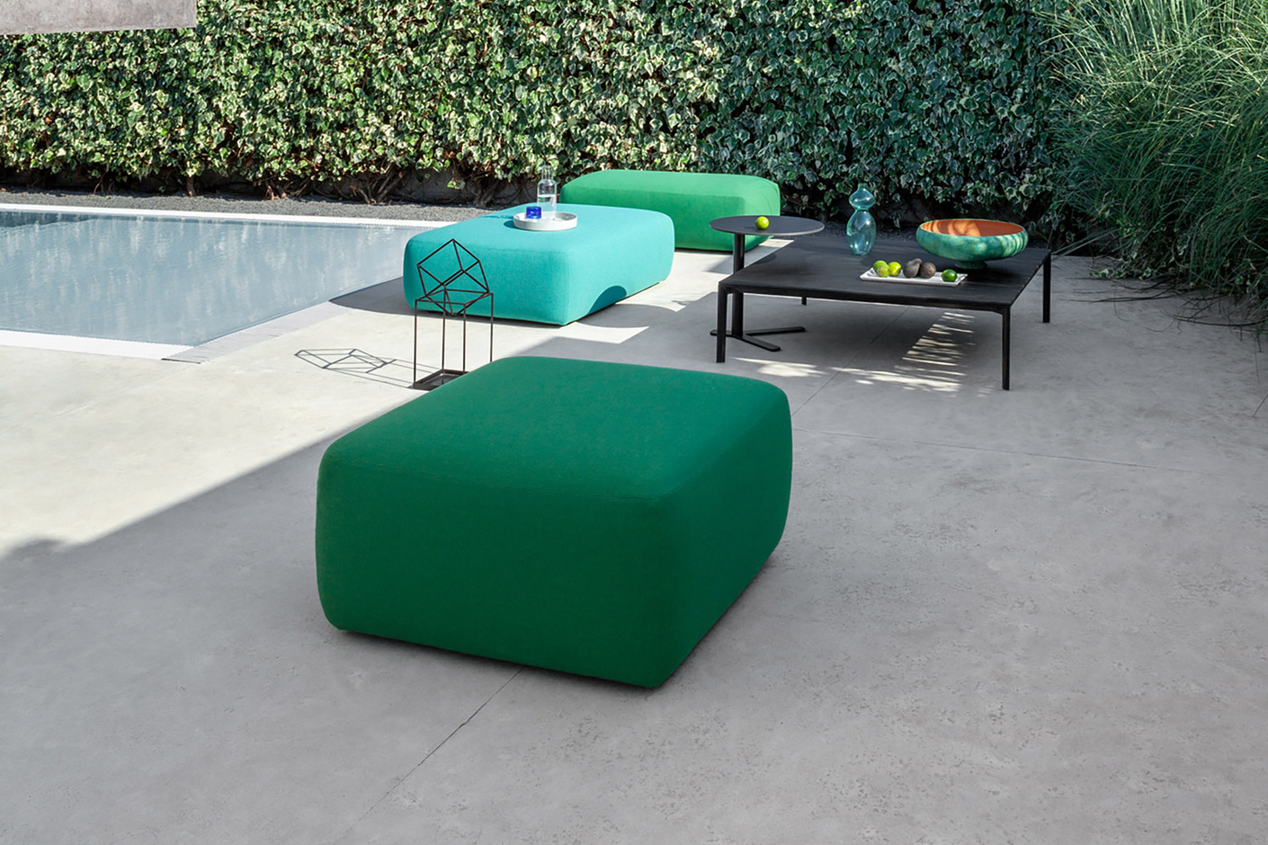 PLUS outdoor pouf