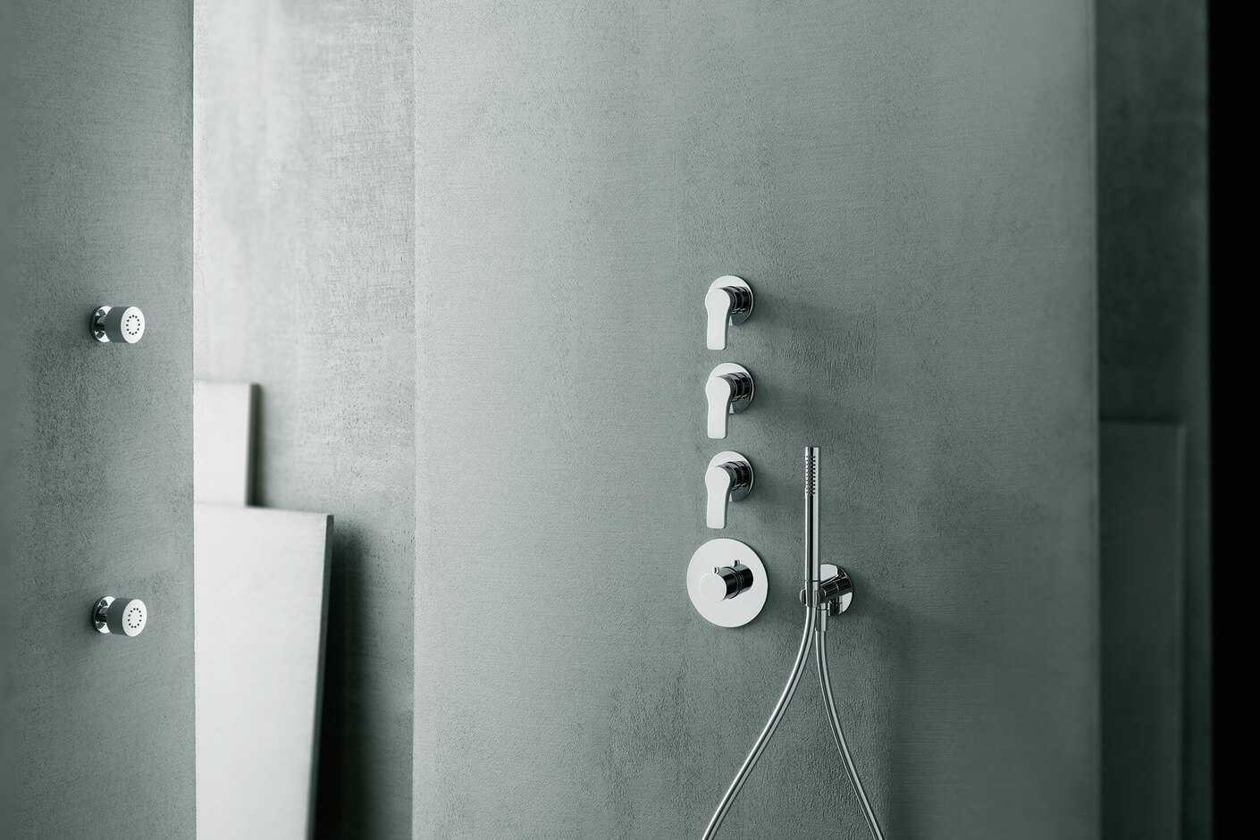 AL/23 Aboutwater Boffi / Fantini 3/4'' built-in thermostatic shower mixer, 3/4'' stop valve, shower arm, Rain showerhead, Lateral body spray