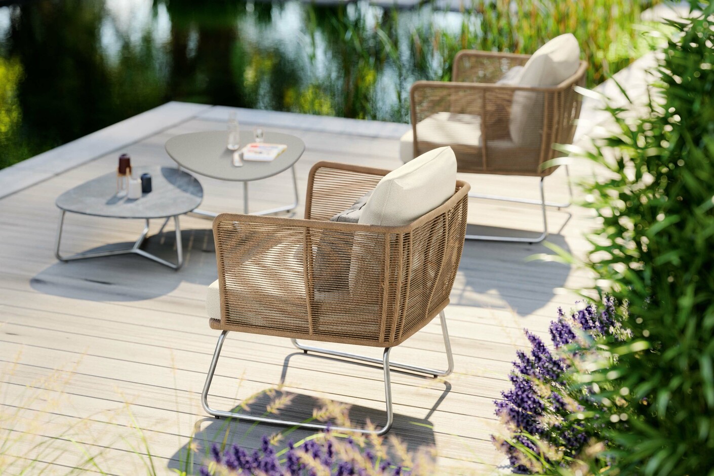 Amari lounge armchair