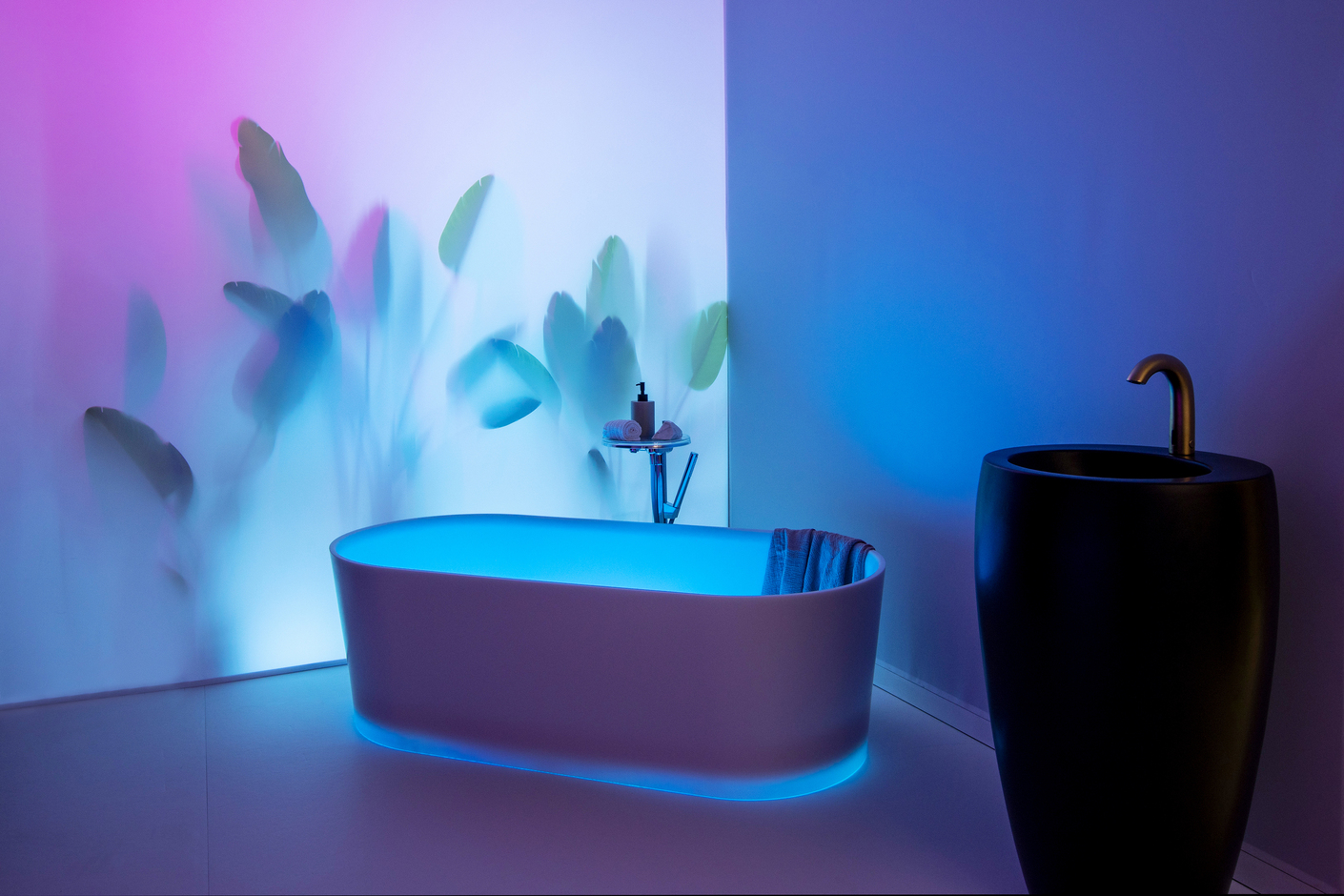 Val Translucent bathtub