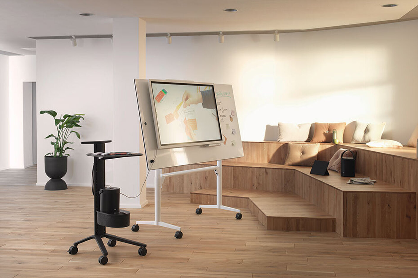 Empowering Hybrid Collaboration