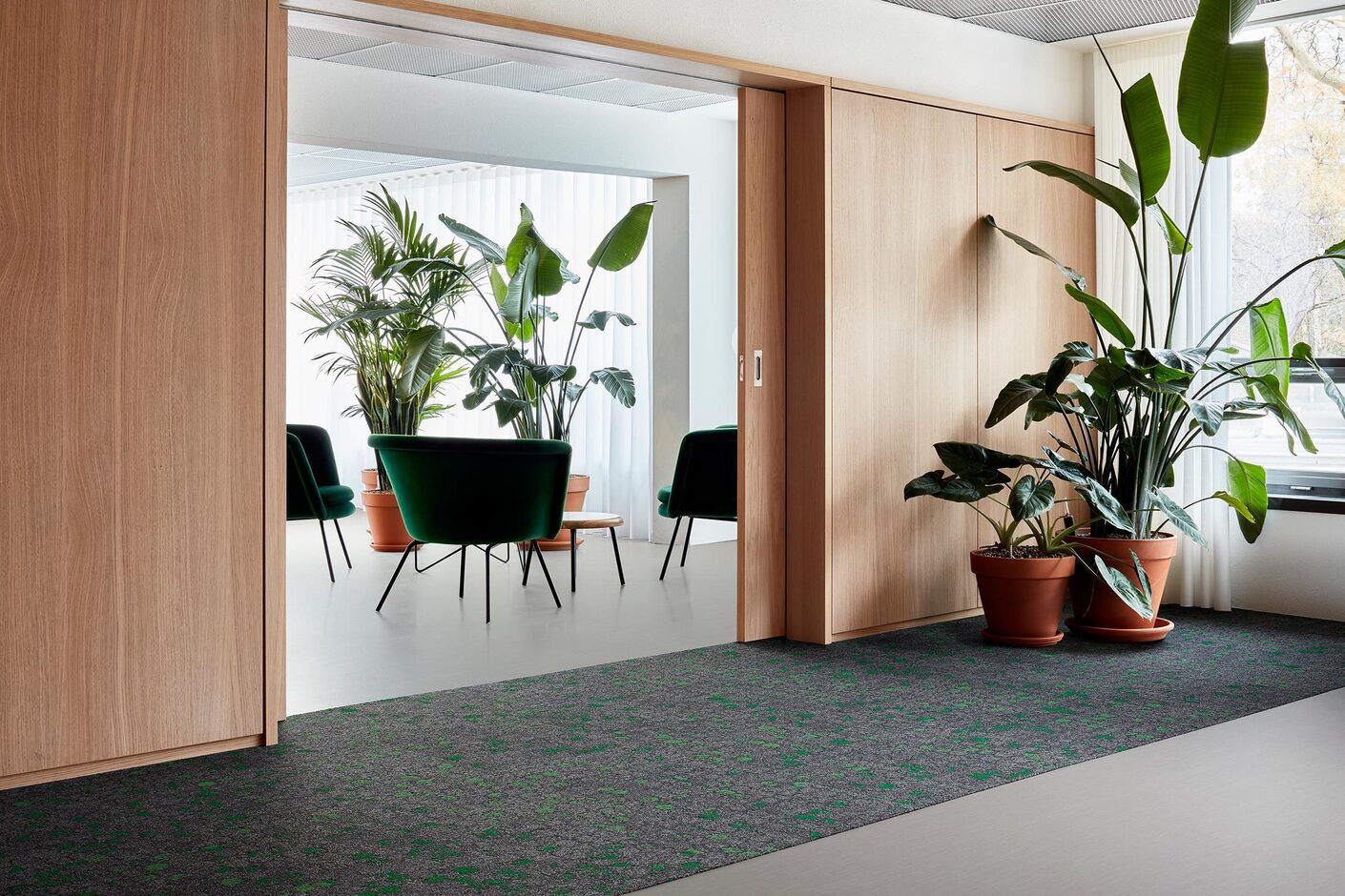 Broome Street Green Glass ND Brushed Lines Sandalwood Ashlar