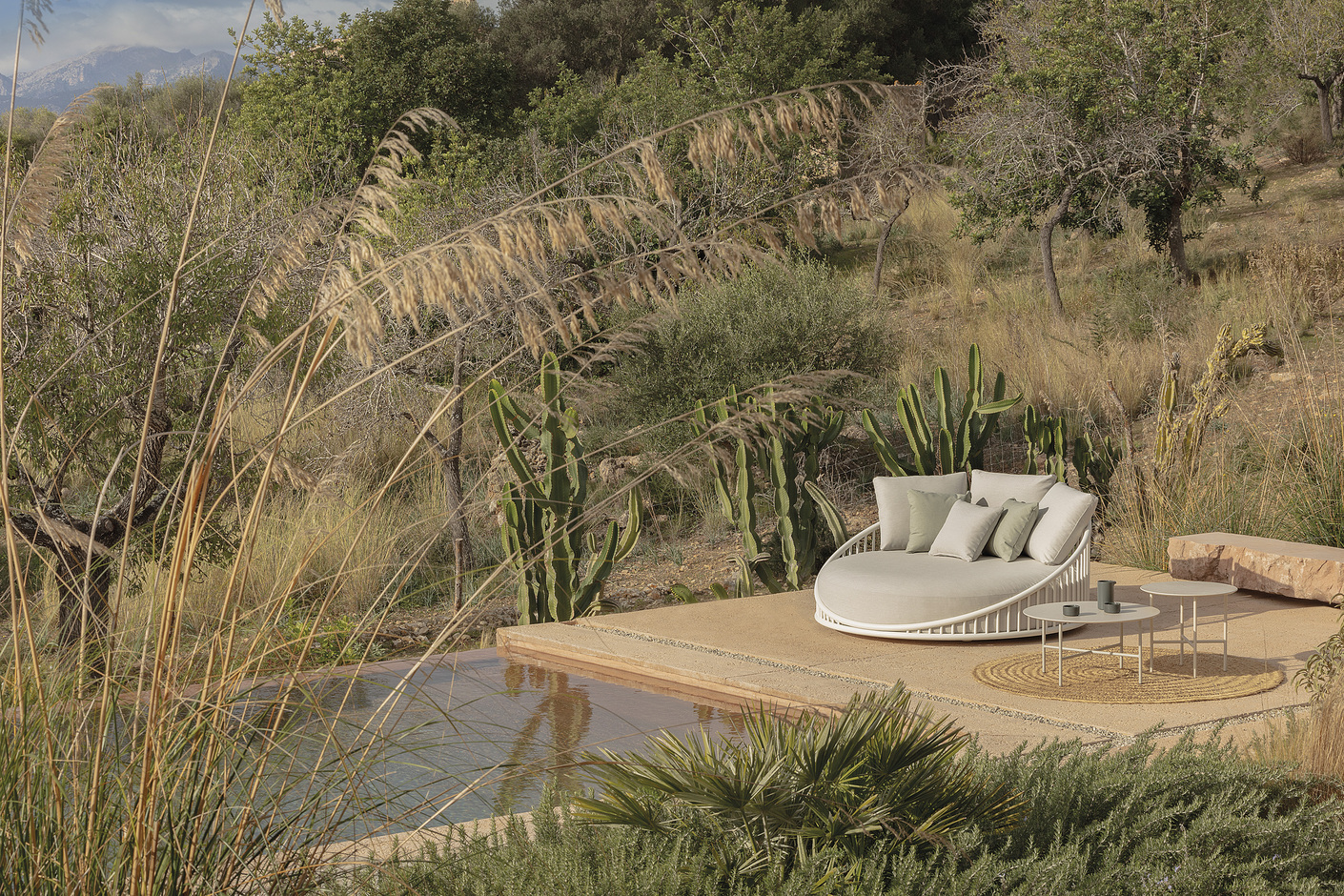 Cask outdoor round daybed C399