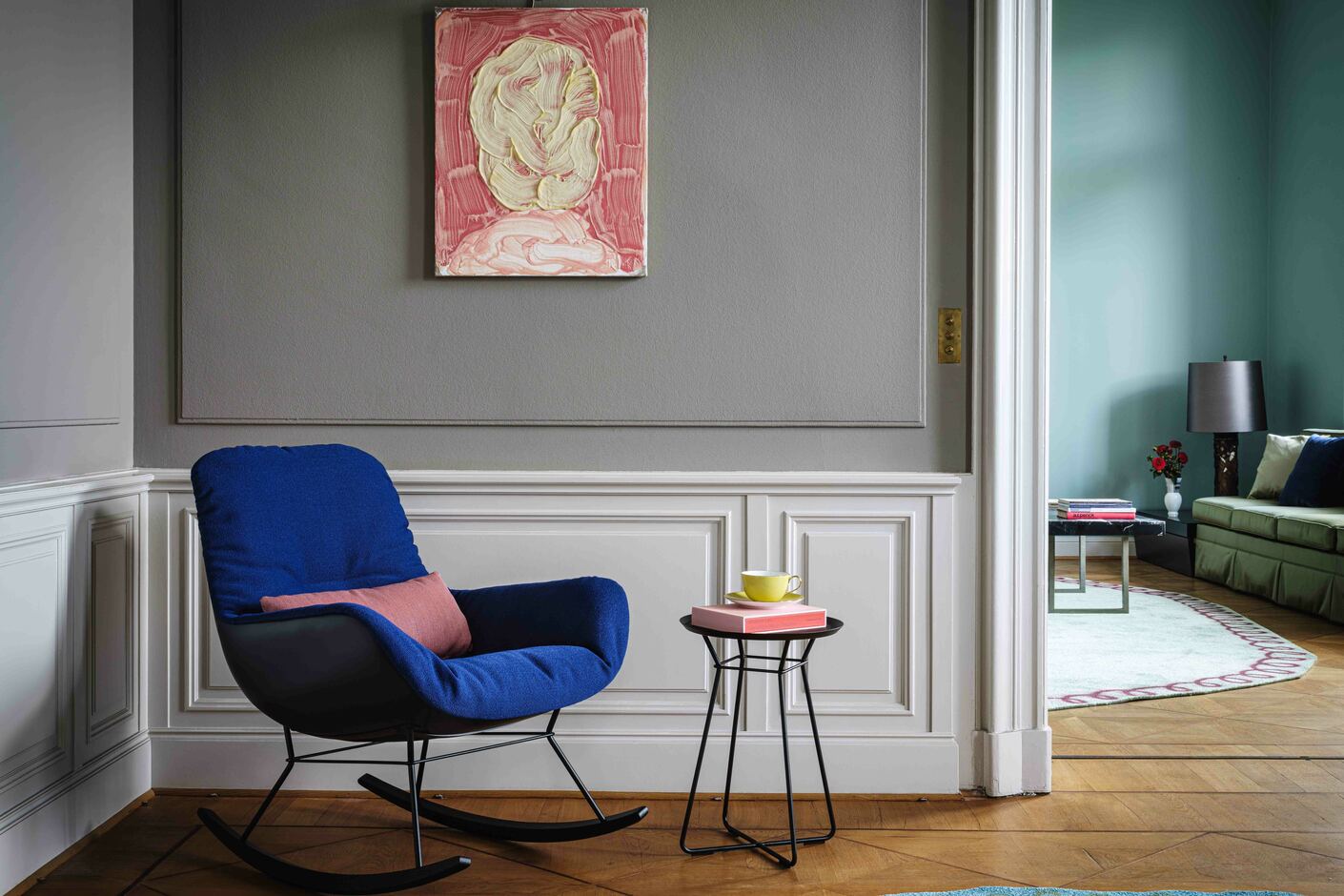 FF Leya Rocking Lounge Chair BLAU Setting02