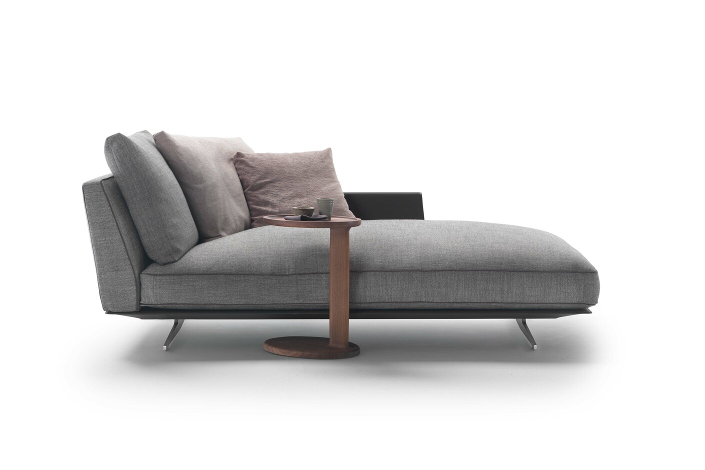 Bretton chaise lounge