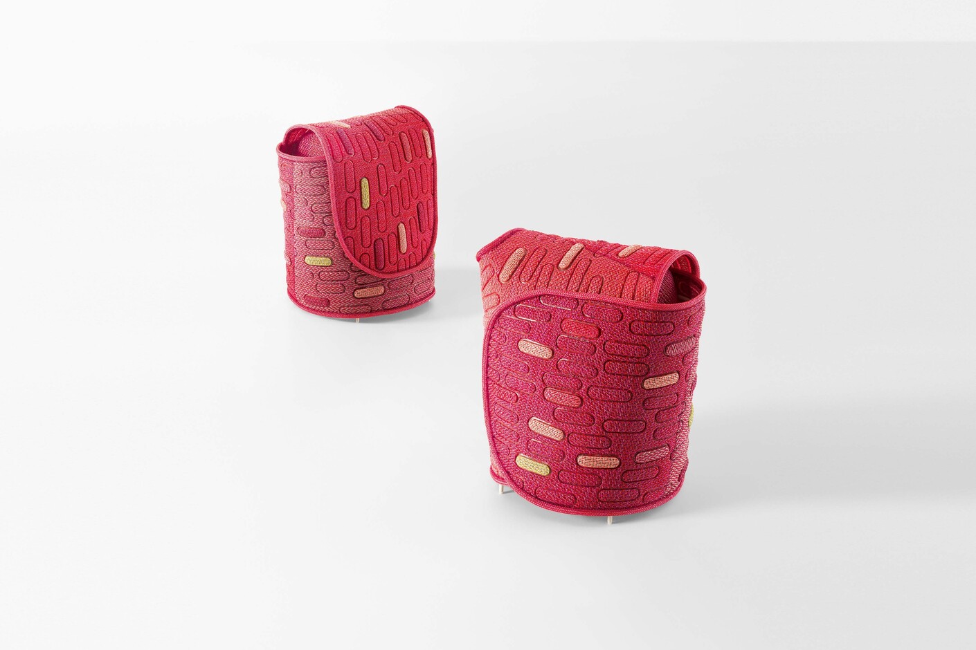 Hana-arashi pouf