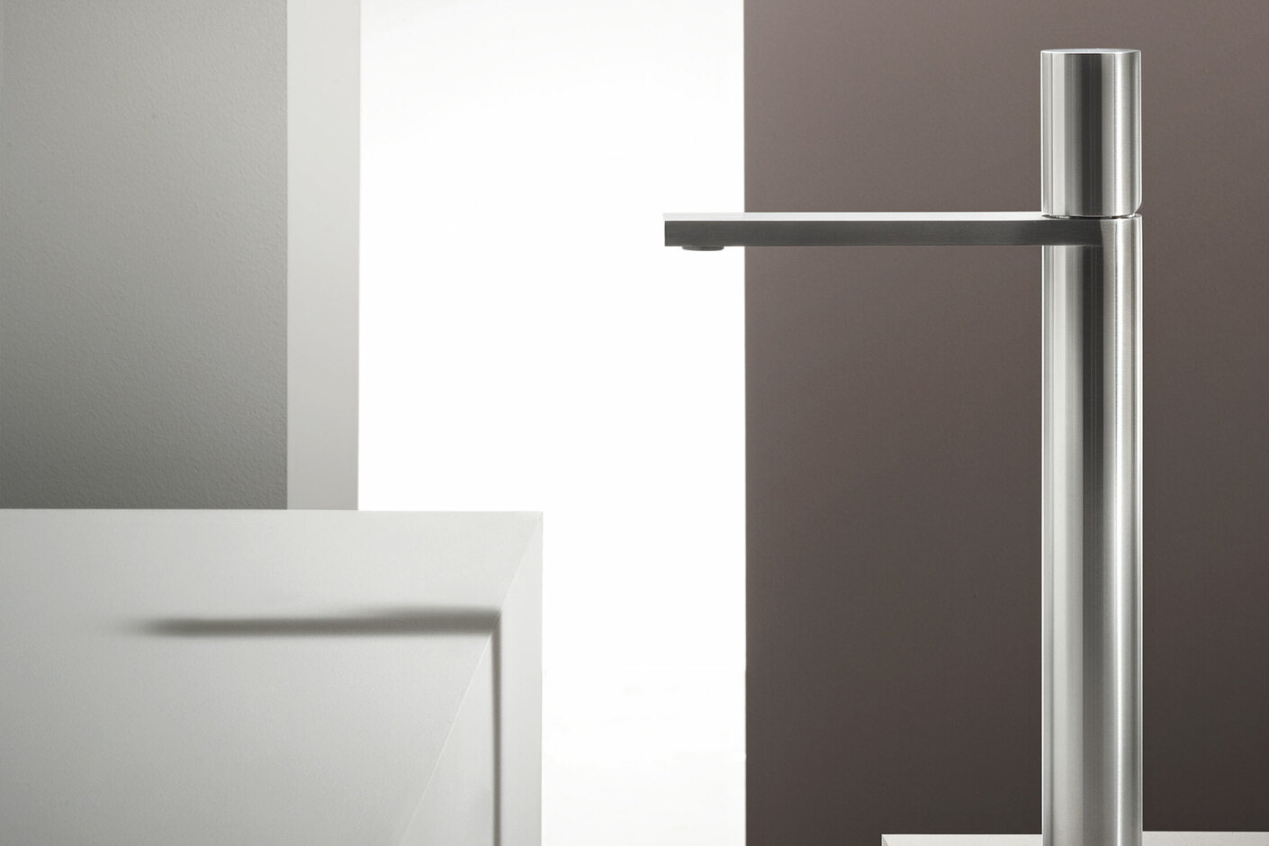 Milano Single-hole high washbasin mixer