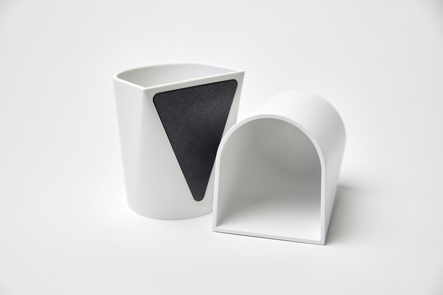 MOVING CUP