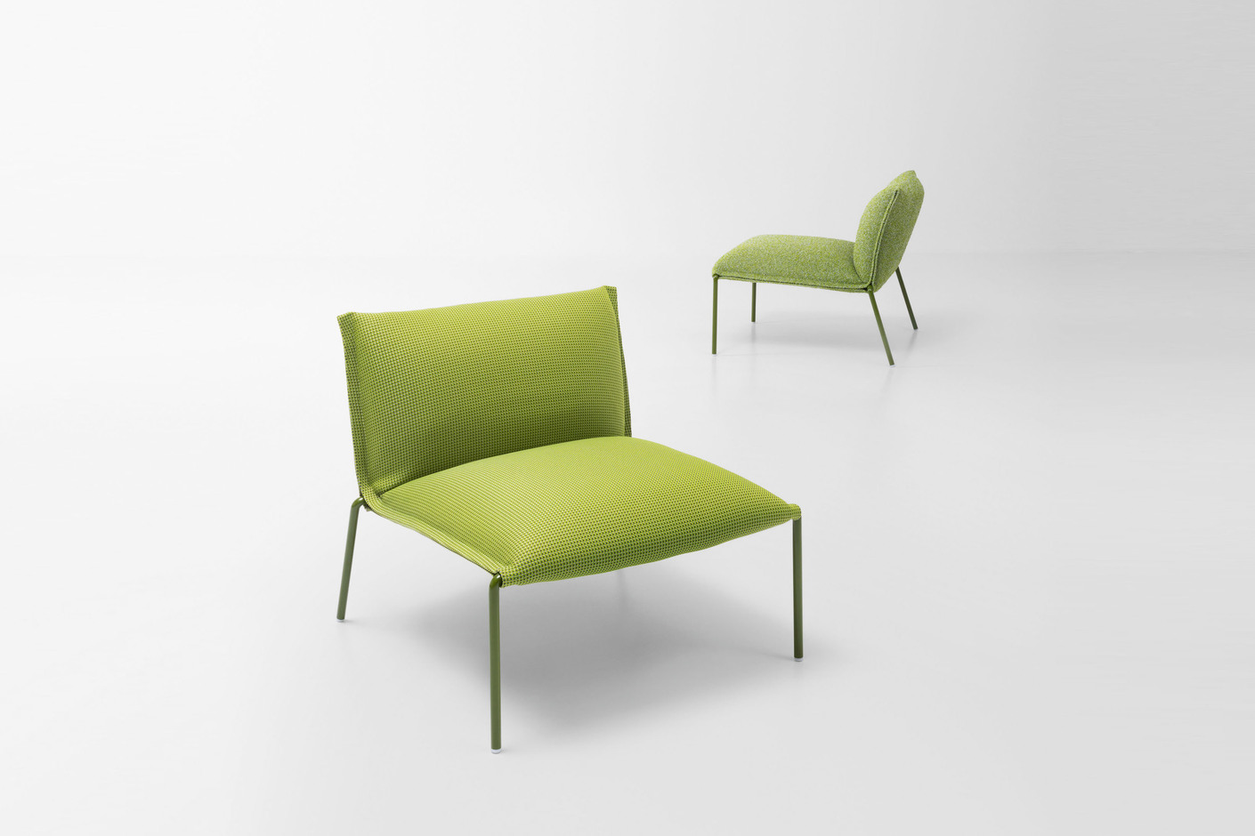 Mae lounge chair