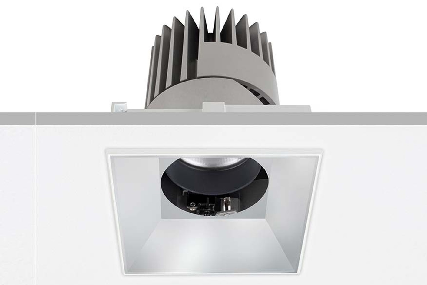 PERFORMANCE L TRIMLESS SPOT SQUARE