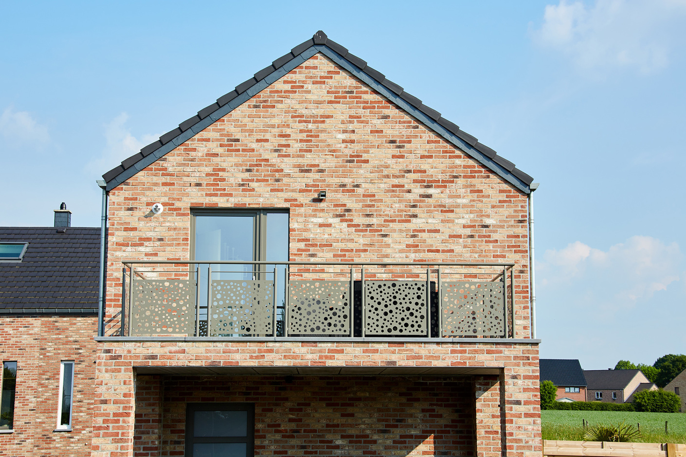 Balkonverkleidung mit RMIG Aqua Lochung, Privates Wohnhaus, Melen, Belgien