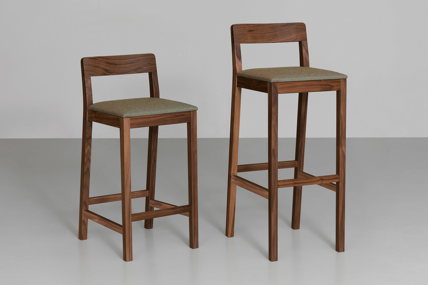 SIT BAR – Close upholstery