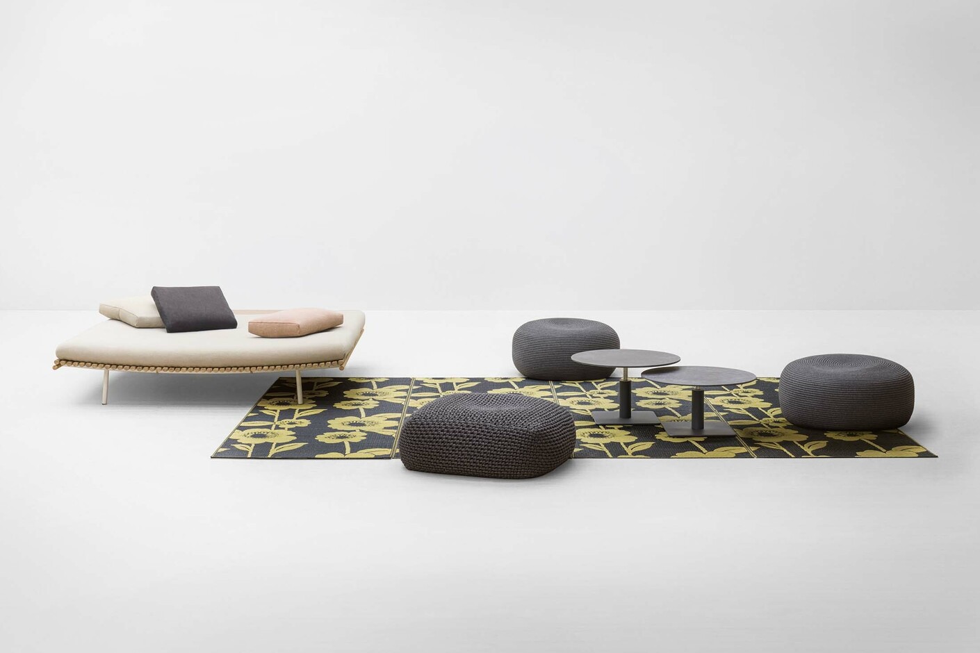 Shibui freestanding platform