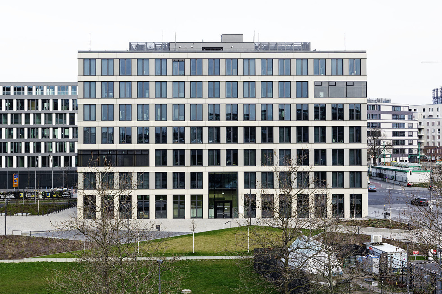 concrete skin, EDGE Suedkreuz Berlin
