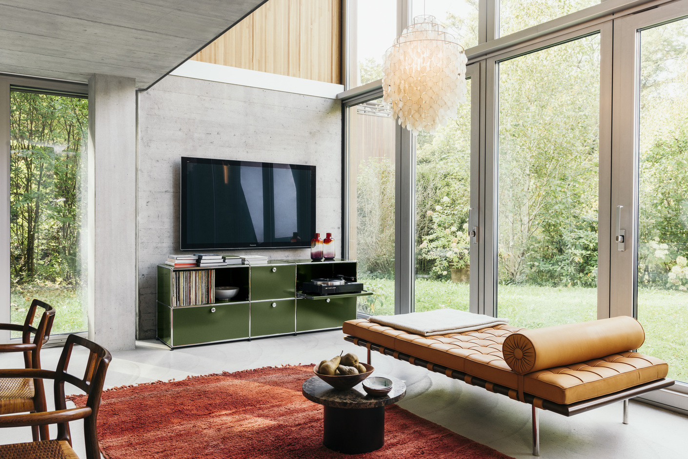 USM Haller TV-Möbel | Olivgrün