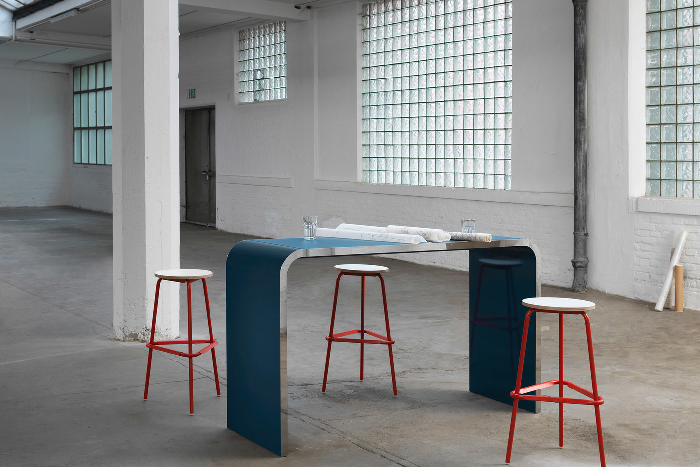 M10 Bar table