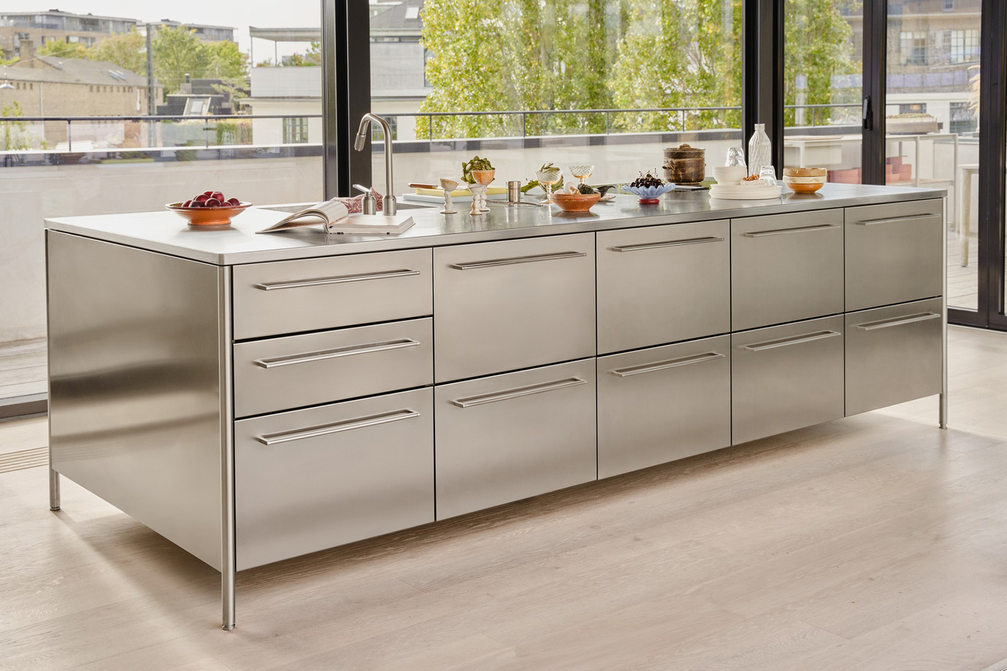 Vipp900 v4 kitchen julia khan anselmo campaign 06