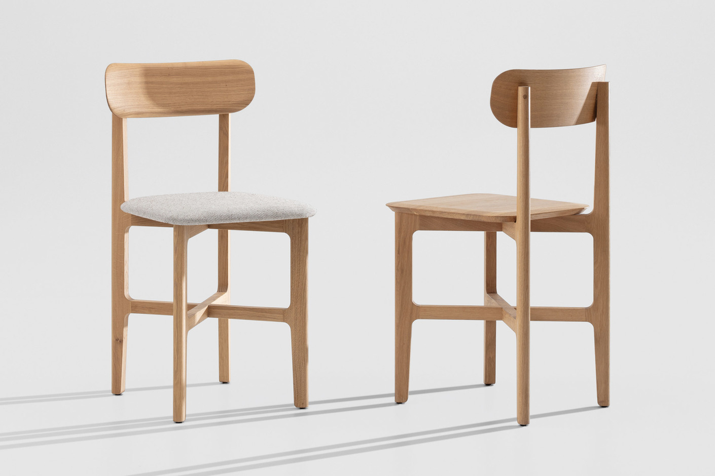 1.3 CHAIR – Close upholstery