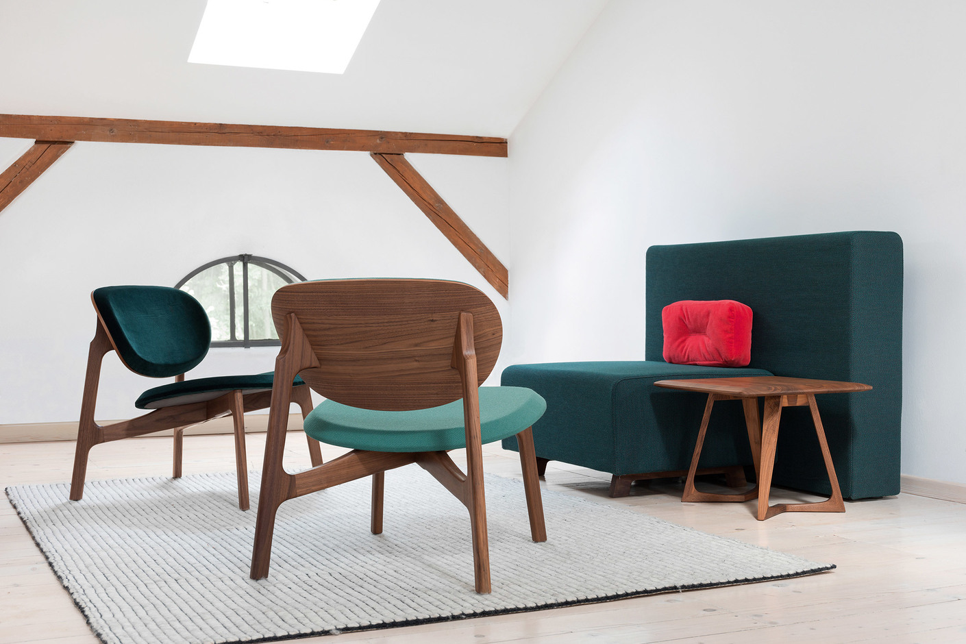 Side Comfort Pouf & Back