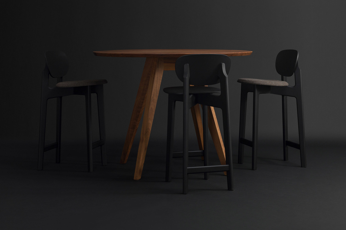 ZENSO BAR – Vollpolstersitz und Holzrücken