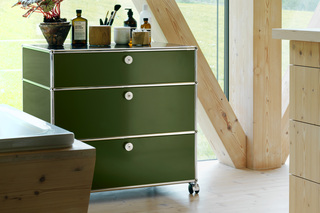 USM Haller Rollcontainer | Olivgrün  von  USM