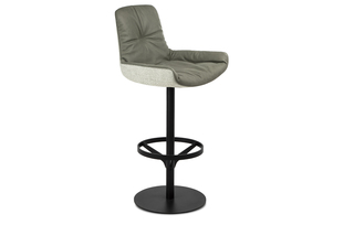 Leya Bar Armchair Low mit Tellerfuß  von  Freifrau
