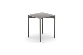 IZON Beistelltisch 39x39  von  DEDON