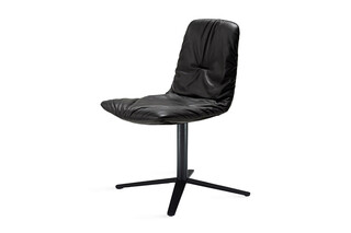 Leya Chair mit Fußkreuzgestell  von  Freifrau
