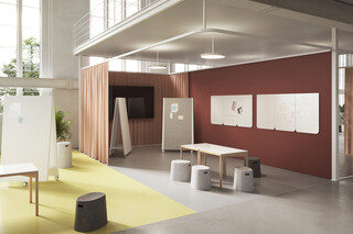 MOVING STOOL  von  Moving Walls