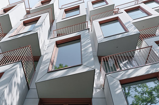 concrete skin, Van B. Very urban living  by  Rieder