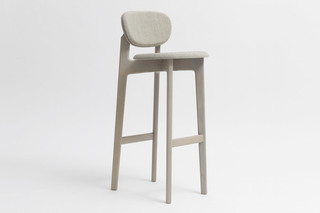 ZENSO BAR – Fully upholstered seat and padded back  by  Zeitraum