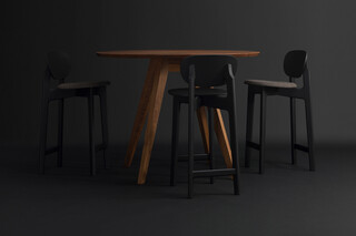 ZENSO BAR – Fully upholstered seat and wooden back  by  Zeitraum