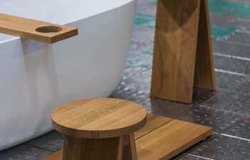 EK01 stool
