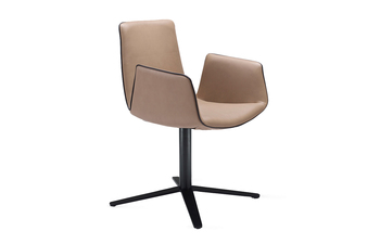 Amelie Armchair mit Fußkreuzgestell