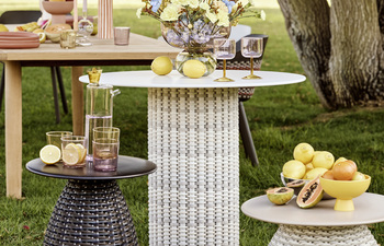 MYMI Bistro table