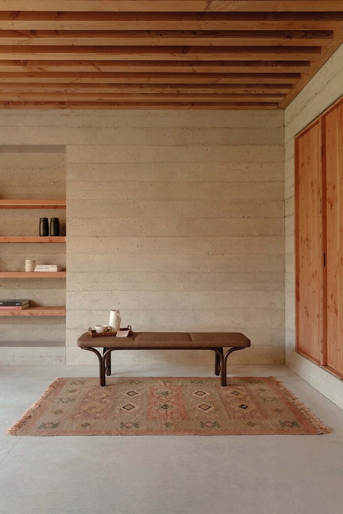 T202 U bench 03