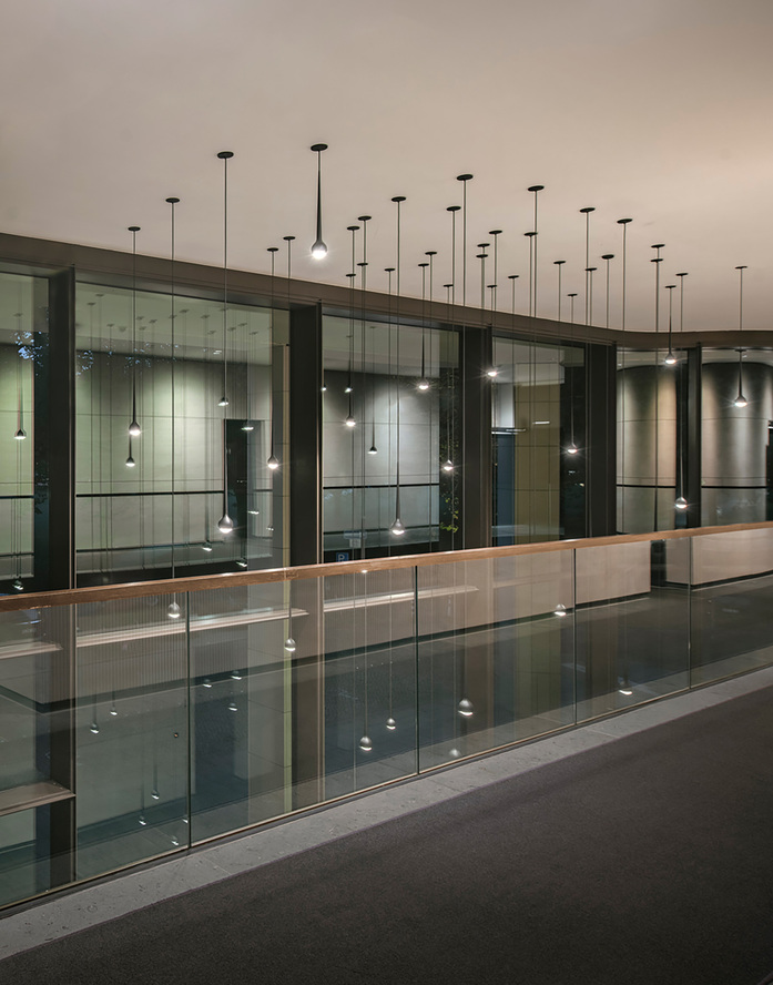 PS Tobias Grau FALLING WATER Suspension SAP Hamburg Simon Menges 2