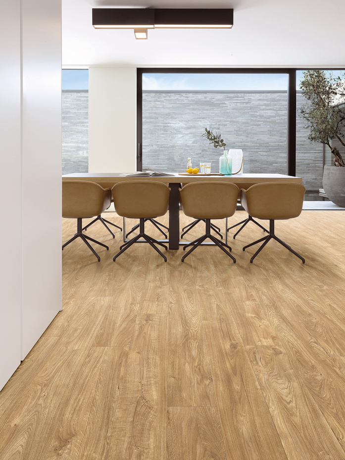 Chester Oak 24418 room
