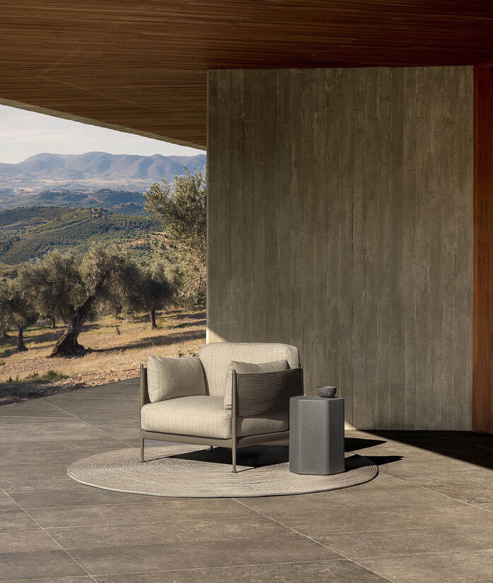 C060 PB Obi armchair 02