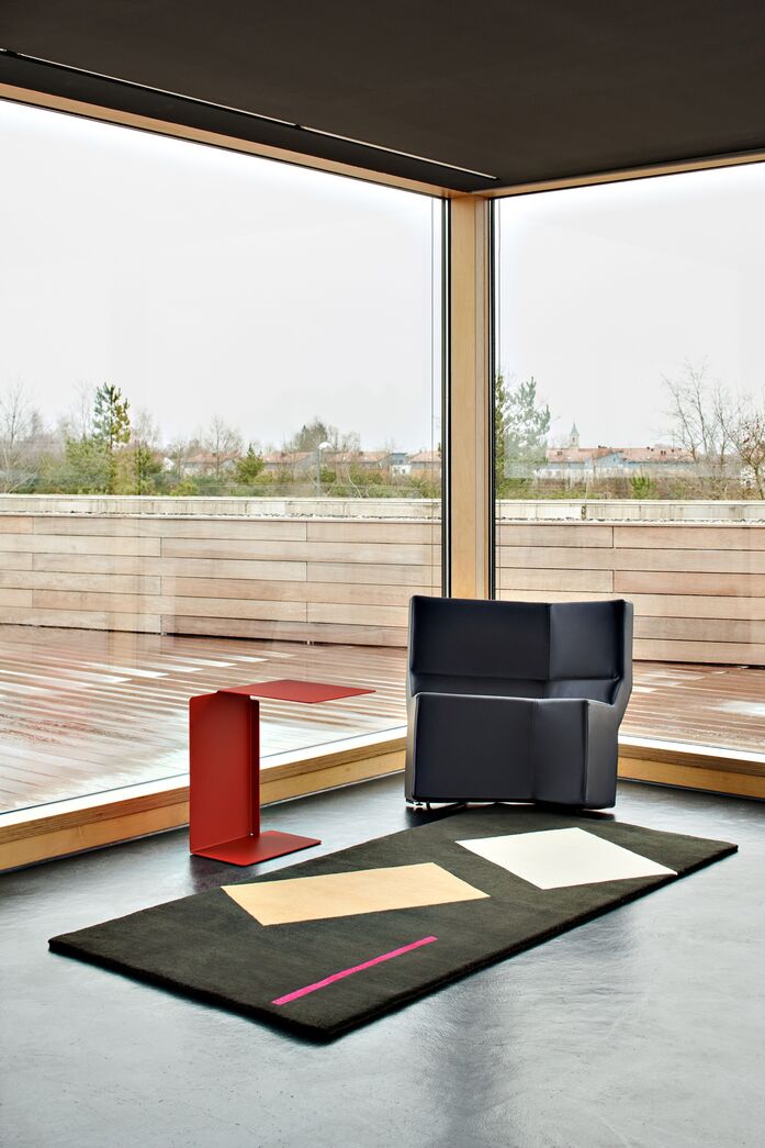 Classi Con bonaparte rug diana b side table chaos chair photo hassos