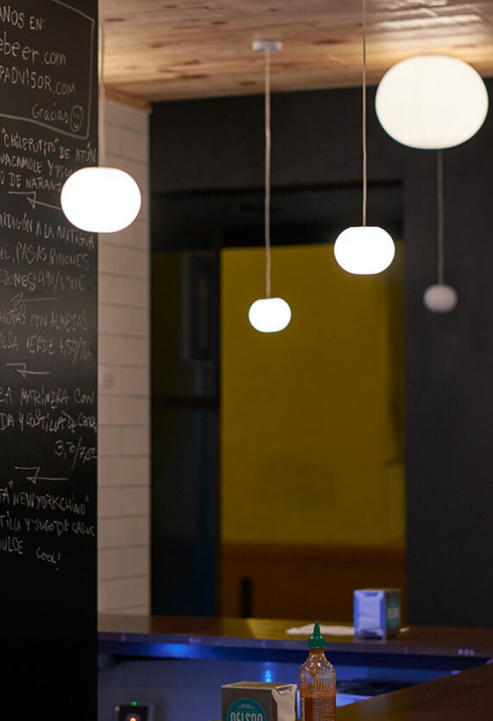 Glo ball suspension mini morrison flos F41950 life 02 571x835