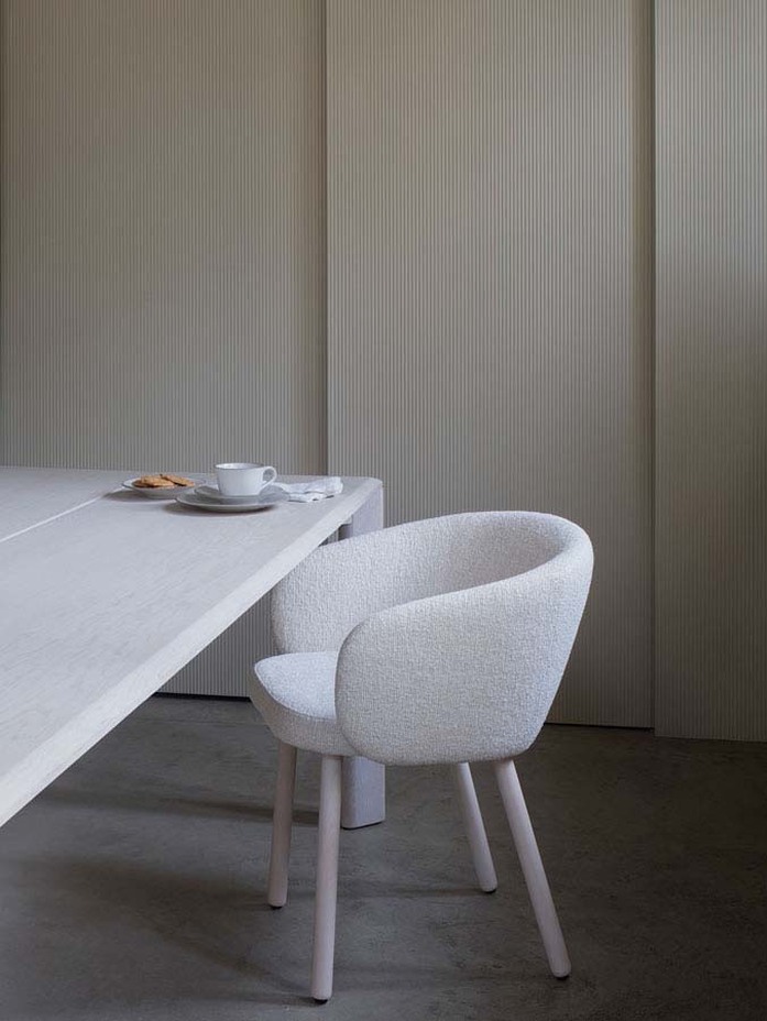 Huma armchair mario ruiz handmade furniture indoor 05