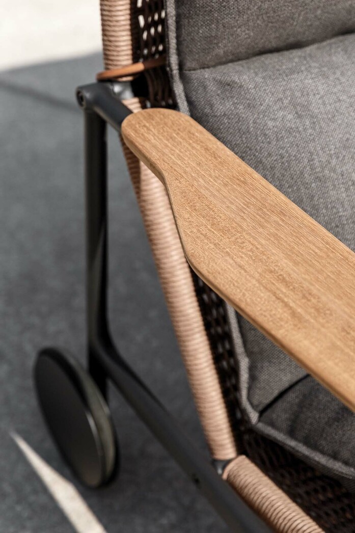 Zenith lounge chair detail 1