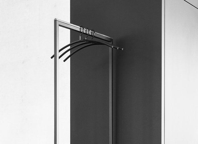 0155 kleiderbuegel schwarz schoenbuch am 1