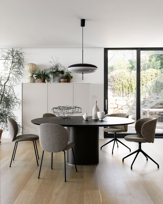 01 Holo Pillar Ambient