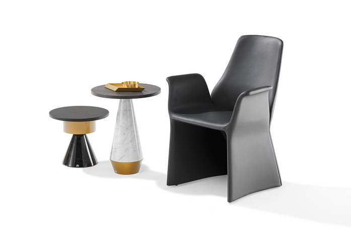 2018 0 10 Grace LI Anthrazit R919 mit1353 Totems Deko