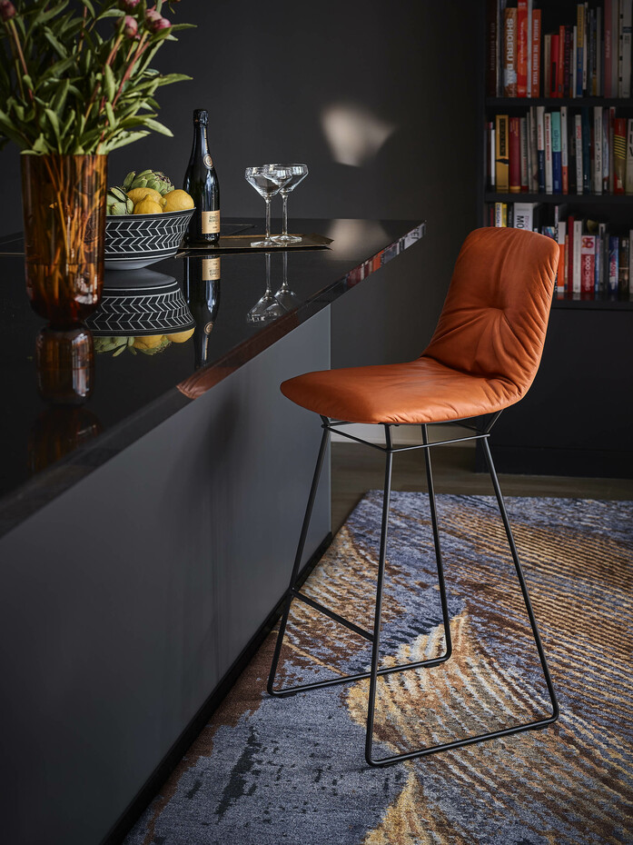 2020 Freifrau Kengelbach Hamburg Leya Barstool 02