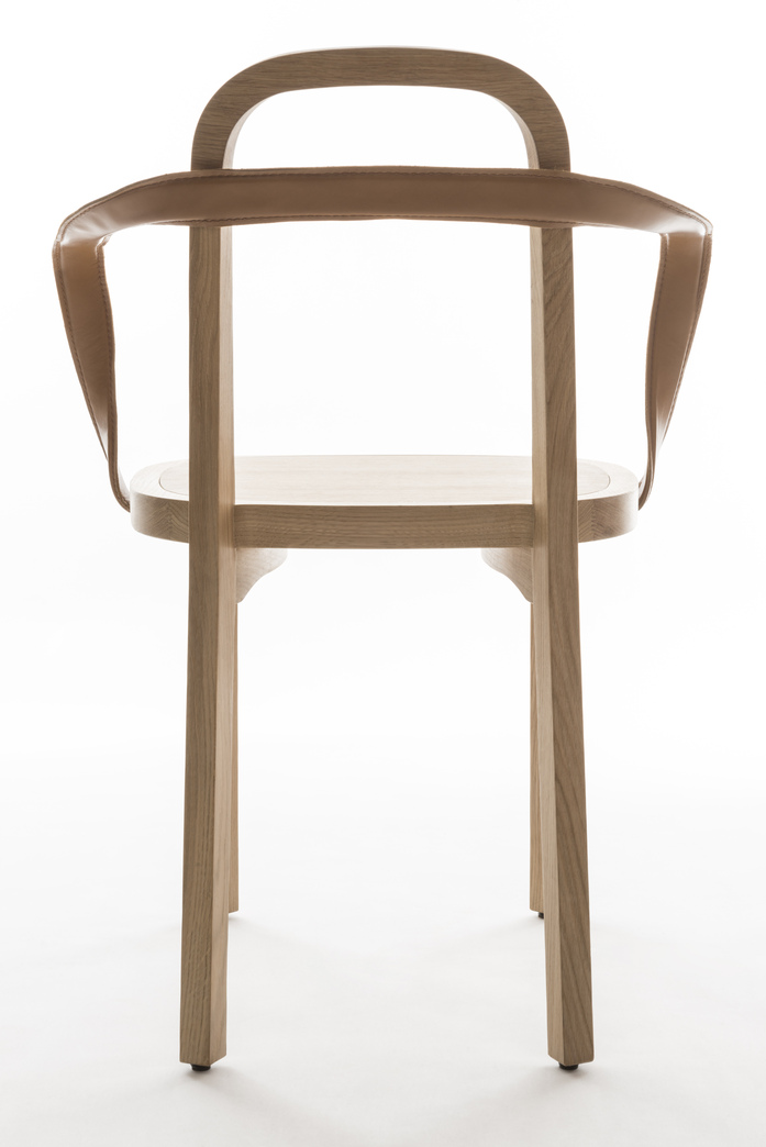 4450 Siro chair with armrests oak natural leather back2 woodnotes