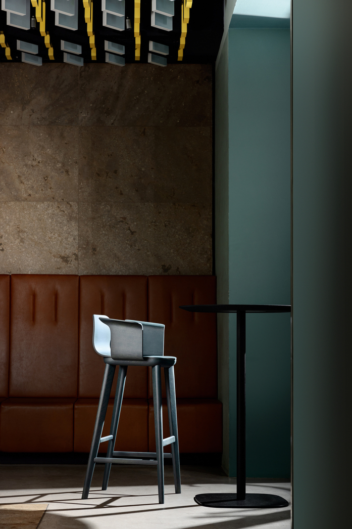AEON BAR Wooden seat 06